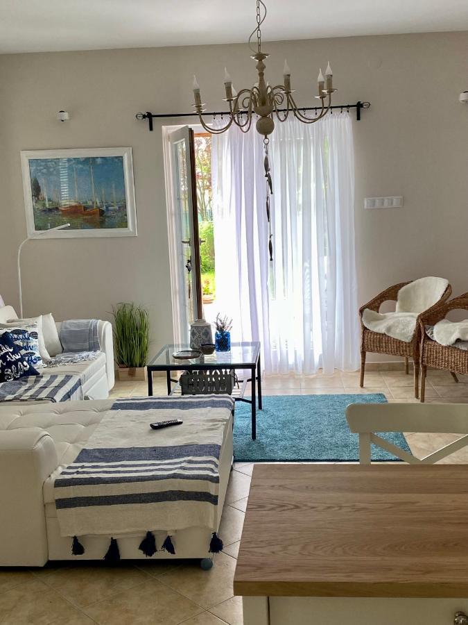Villa Scamard Zamardi Luaran gambar